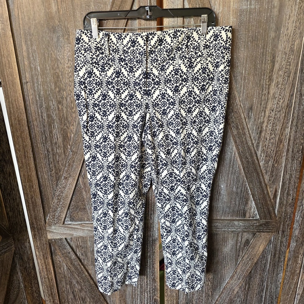 Ann Taylor LOFT Pants Women's Size 8 Ivory & Navy Blue Floral Marisa Cropped